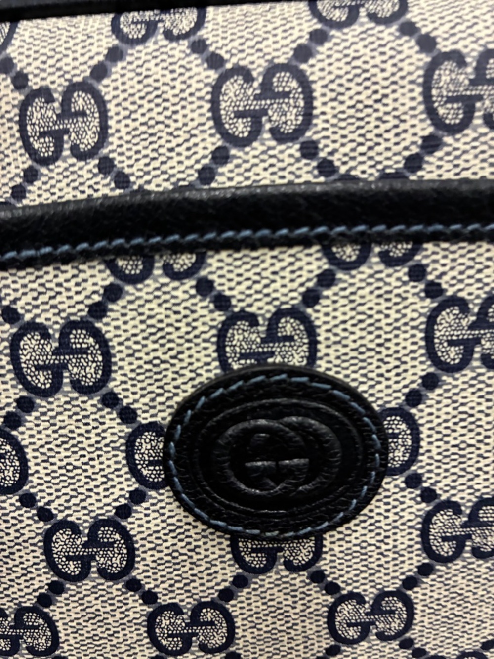 GUCCI
Vintage Wristlet Bag used condition - Picture 5 of 12